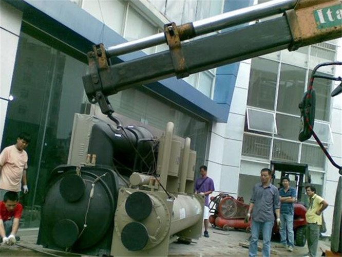 登封市随车吊和汽车吊的核心区别是什么？哪种更省钱？